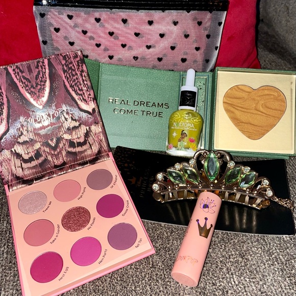 DISNEY’S#2 TIANA &COLOURPOP FINE FEATHERED BUNDLE